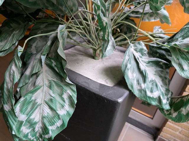Kunstplant in pot - afbeelding 5 van  7