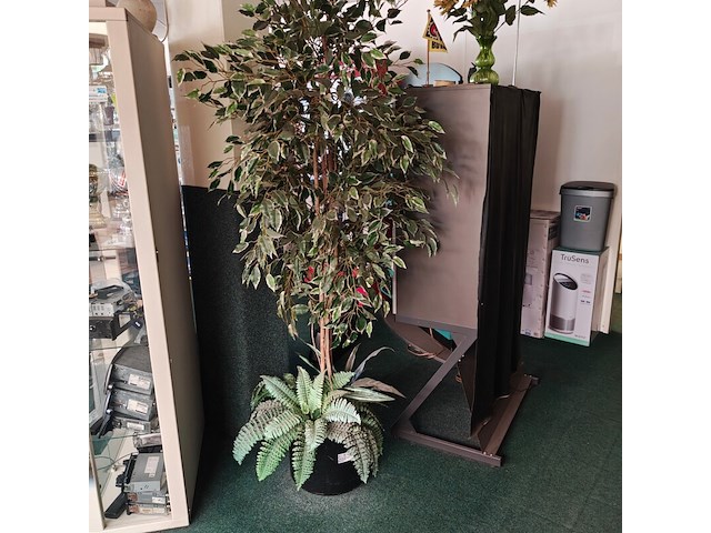 Kunstplant in pot - afbeelding 1 van  1