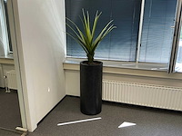 Kunstplant in pot - afbeelding 1 van  5
