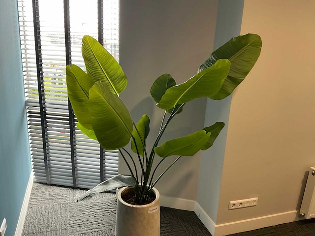 Kunstplant in pot - afbeelding 2 van  5