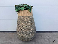 Kunstplant in rattan mand - afbeelding 1 van  3