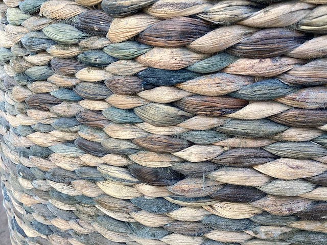 Kunstplant in rattan mand - afbeelding 3 van  3