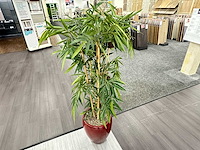 Kunstplant in stenen pot