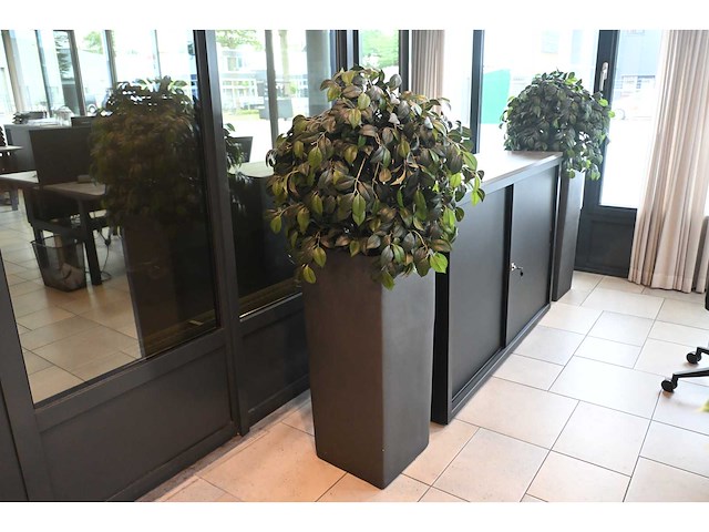 Kunstplant met pot (2x) - afbeelding 1 van  4
