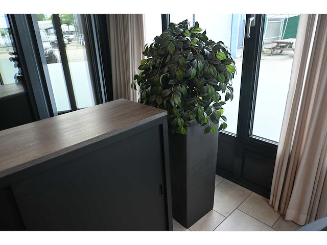 Kunstplant met pot (2x) - afbeelding 3 van  4