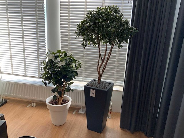 Kunstplant met pot - afbeelding 1 van  5
