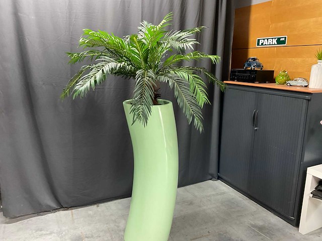 Kunstplant met pot - afbeelding 1 van  7