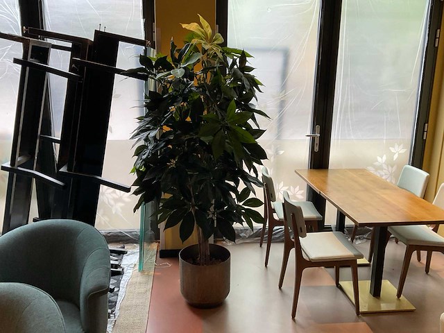 Kunstplant met pot - afbeelding 1 van  3