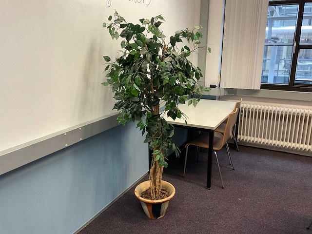 Kunstplant met pot - afbeelding 1 van  2