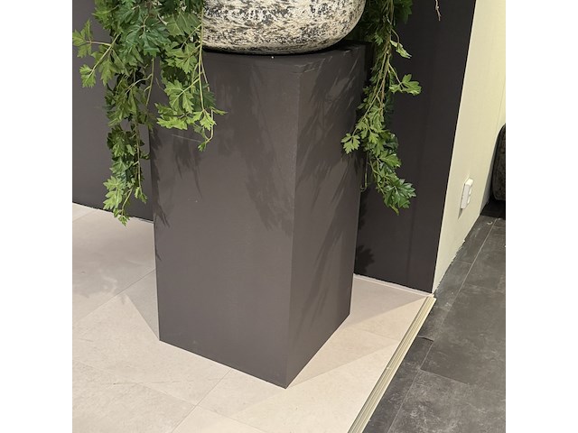 Kunstplant op sokkel - afbeelding 3 van  4