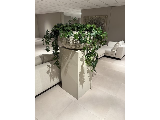 Kunstplant op sokkel - afbeelding 1 van  4
