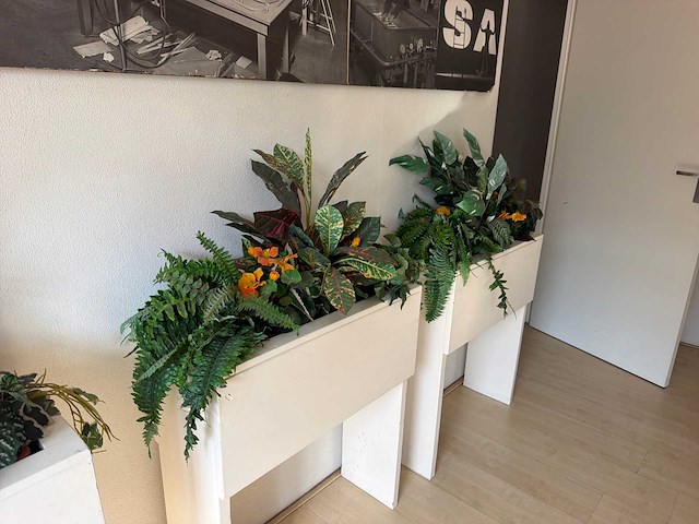 Kunstplanten in bak (3x) - afbeelding 3 van  3
