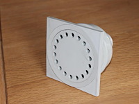 Kunststof afvoerputjes in doos. - afbeelding 2 van  2