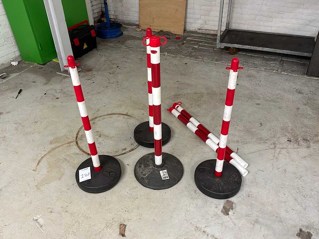Kunststof afzetpaal rood/wit (6x) - afbeelding 1 van  2
