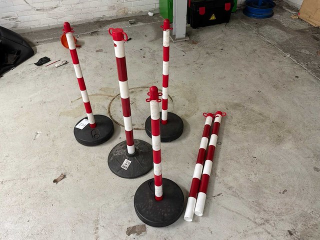 Kunststof afzetpaal rood/wit (6x) - afbeelding 2 van  2