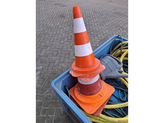 Kunststof bak met inhoud - afbeelding 5 van  6