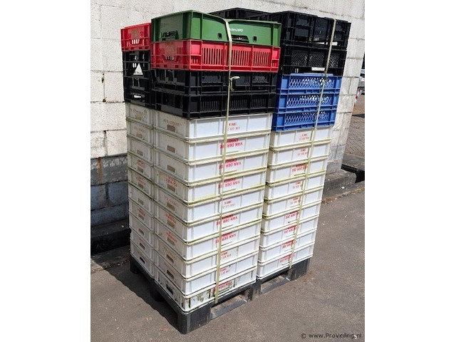 Kunststof bakken en kratten - aantal 55 stuks - afbeelding 1 van  2