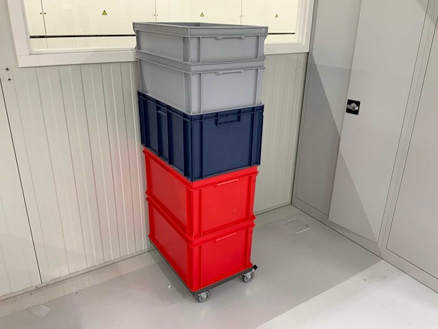 Kunststof bakken met trolley - afbeelding 1 van  4