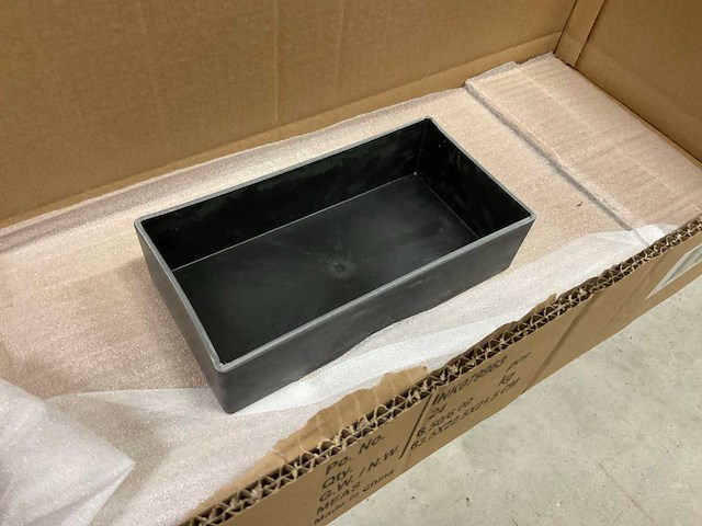 Kunststof bakken, vazen en schalen. - afbeelding 10 van  20