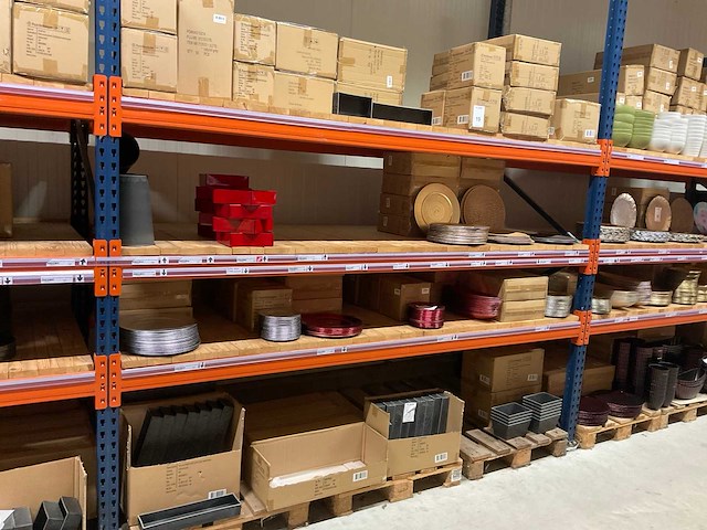 Kunststof bakken, vazen en schalen. - afbeelding 1 van  20