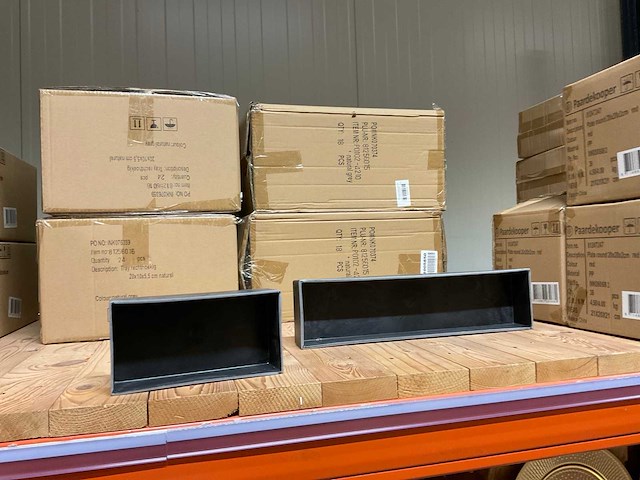 Kunststof bakken, vazen en schalen. - afbeelding 14 van  20