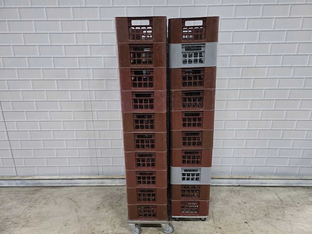Kunststof bakkers stapelkrat (100x) met 10 x trolly - afbeelding 1 van  3