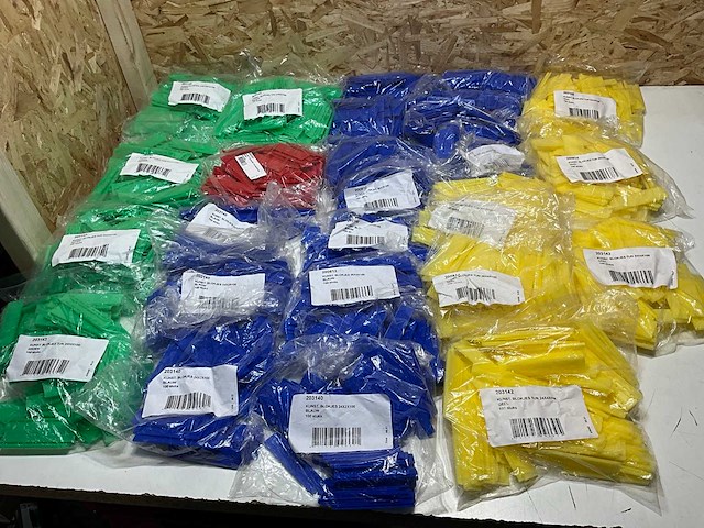 Kunststof blokjes diverse maten (2700x) - afbeelding 1 van  13