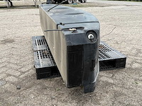 Kunststof brandstoftank voor koelmotoren op koelcontainer - afbeelding 5 van  10