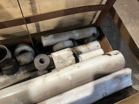 Kunststof bussen voorraad - afbeelding 4 van  4