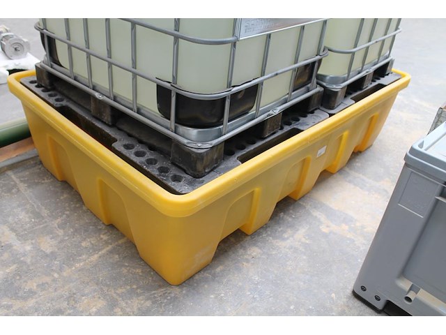 Kunststof chemieopvangbak met afmeting 226 x 146 x 57,5 cm. - afbeelding 3 van  3