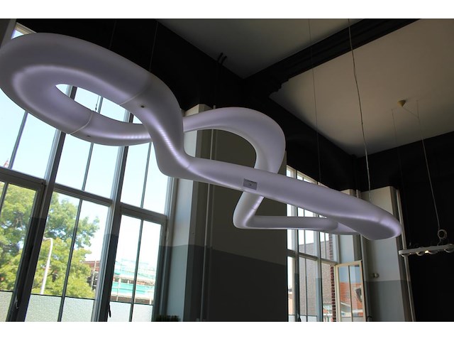 Kunststof design lamp slide. afmeting circa 290 x 120 cm. let op, u dient zelf te demonteren met eigen hog... - afbeelding 3 van  4