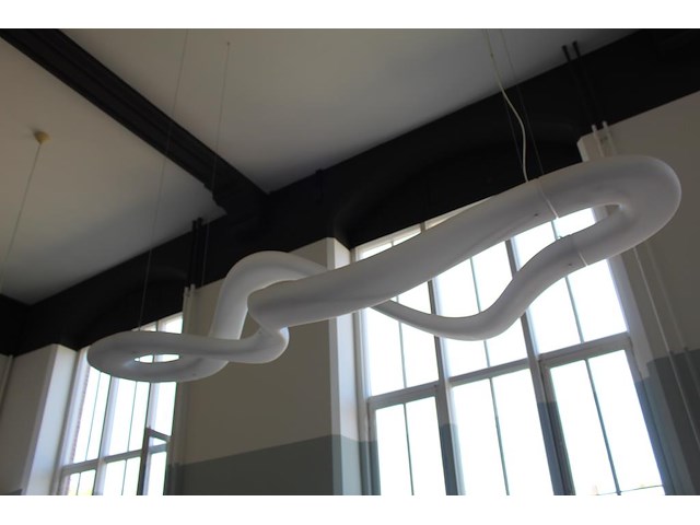 Kunststof design lamp slide. afmeting circa 290 x 120 cm. let op, u dient zelf te demonteren met eigen hog... - afbeelding 4 van  4