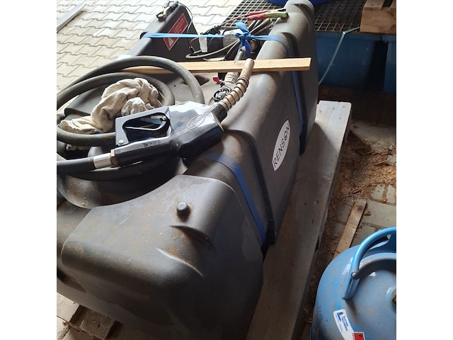 Kunststof dieseltank met vulpistool renson, bouwjaar 2021 - afbeelding 6 van  8