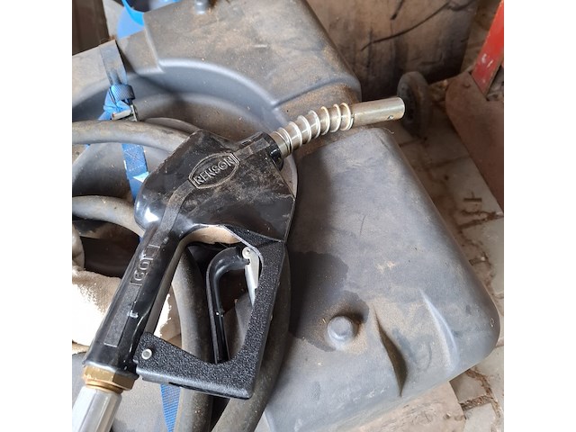 Kunststof dieseltank met vulpistool renson, bouwjaar 2021 - afbeelding 8 van  8