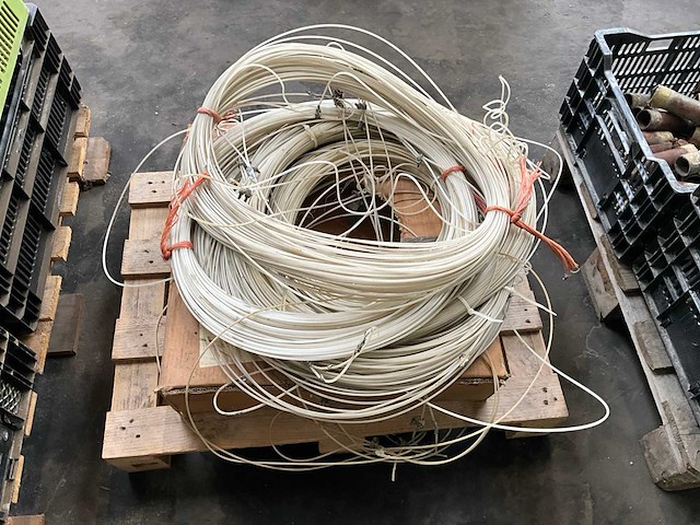 Kunststof draad - afbeelding 1 van  2