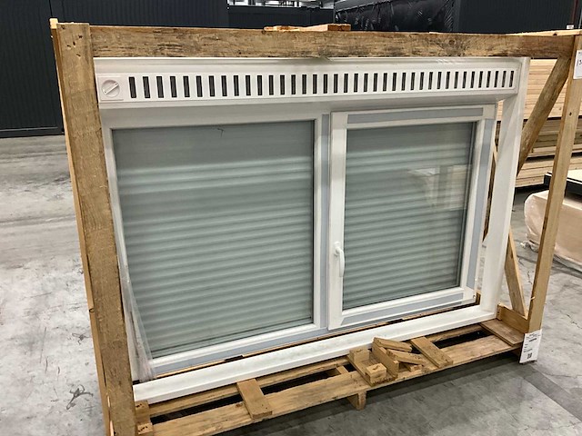 Kunststof draai-kiepraam met kliklijst - afbeelding 2 van  5