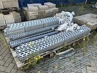 Kunststof geperforeerd u-profiel (80x) - afbeelding 1 van  3