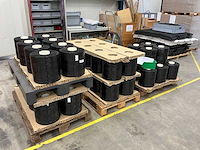 Kunststof grondstof op rol (48x) - afbeelding 1 van  4