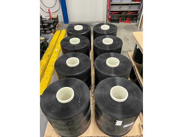 Kunststof grondstof op rol (48x) - afbeelding 3 van  4