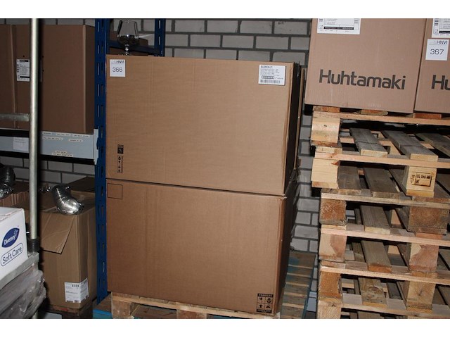 Kunststof / hardcup bierglazen op voet 520cc in 3 dozen op pallet. totaal 450 stuks. - afbeelding 1 van  3