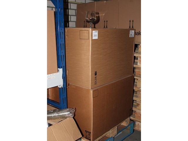 Kunststof / hardcup bierglazen op voet 520cc in 3 dozen op pallet. totaal 450 stuks. - afbeelding 2 van  3