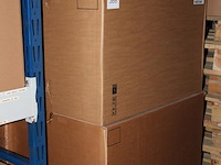 Kunststof / hardcup bierglazen op voet 520cc in 3 dozen op pallet. totaal 450 stuks. - afbeelding 2 van  3
