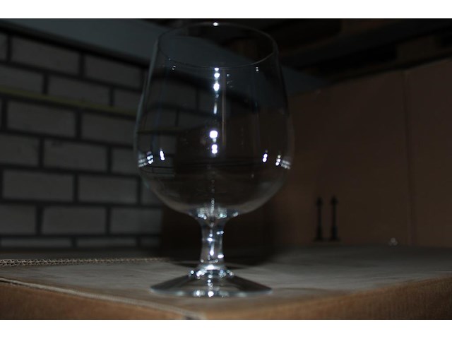 Kunststof / hardcup bierglazen op voet 520cc in 3 dozen op pallet. totaal 450 stuks. - afbeelding 3 van  3