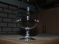 Kunststof / hardcup bierglazen op voet 520cc in 3 dozen op pallet. totaal 450 stuks. - afbeelding 3 van  3