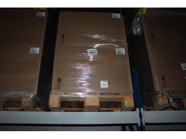 Kunststof / hardcup bierglazen op voet 520cc in 5 dozen op pallet. totaal 750 stuks. - afbeelding 1 van  2