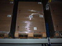 Kunststof / hardcup bierglazen op voet 520cc in 5 dozen op pallet. totaal 750 stuks. - afbeelding 1 van  2