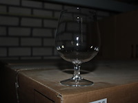 Kunststof / hardcup bierglazen op voet 520cc in 5 dozen op pallet. totaal 750 stuks. - afbeelding 2 van  2