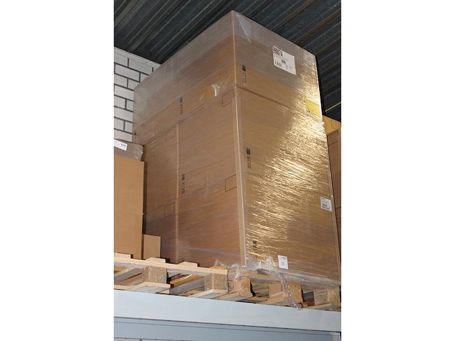 Kunststof / hardcup bierglazen op voet 520cc in 6 dozen op pallet. totaal 900 stuks. - afbeelding 2 van  3