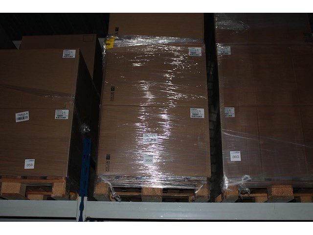 Kunststof / hardcup bierglazen op voet 520cc in 6 dozen op pallet. totaal 900 stuks. - afbeelding 1 van  3