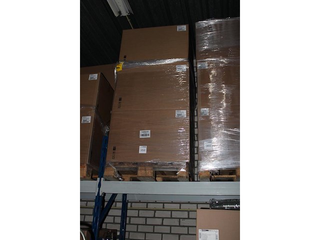 Kunststof / hardcup bierglazen op voet 520cc in 6 dozen op pallet. totaal 900 stuks. - afbeelding 2 van  3